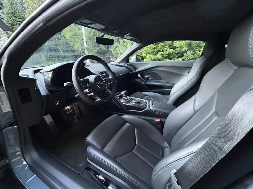 Audi R8 V10 Performane RWD kemora grey metallic wnętrze AMUMotors