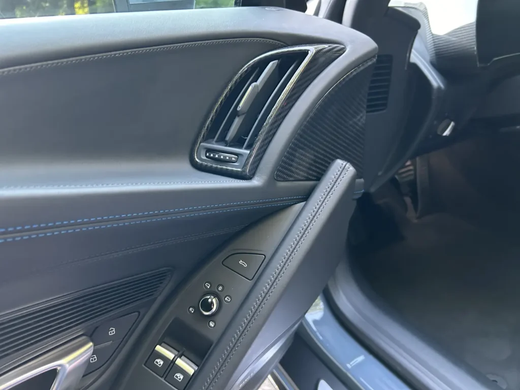 Audi R8 V10 Performane RWD kemora grey metallic tapicerka drzwi z carbon AMUMotors