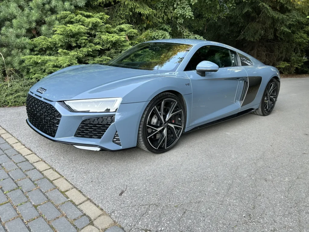 Audi R8 V10 Performane RWD kemora grey metallic przód i lewa strona AMUMotors