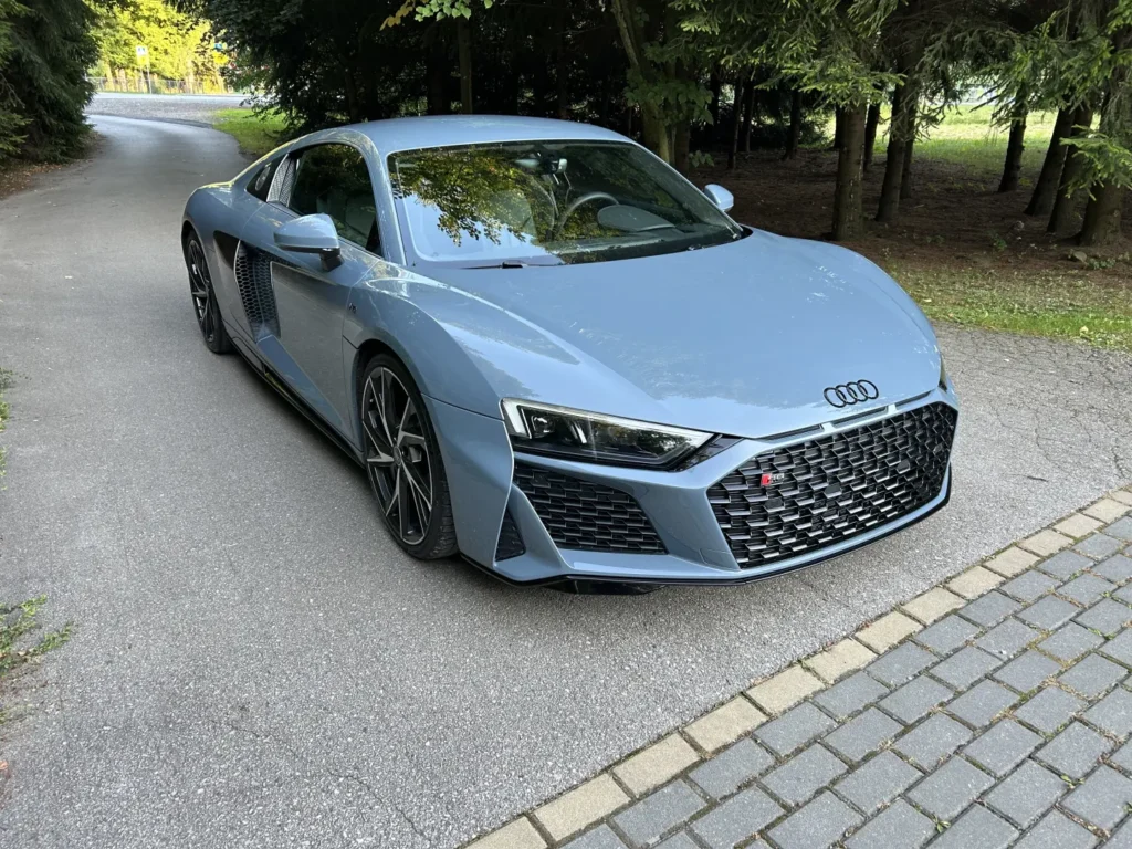 Audi R8 V10 Performane RWD kemora grey metallic przód i prawa strona AMUMotors