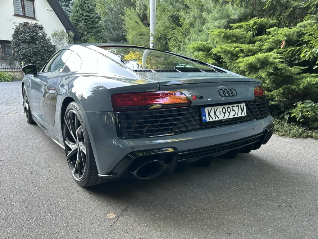 Audi R8 V10 Performane RWD kemora grey metallic tył AMUMotors