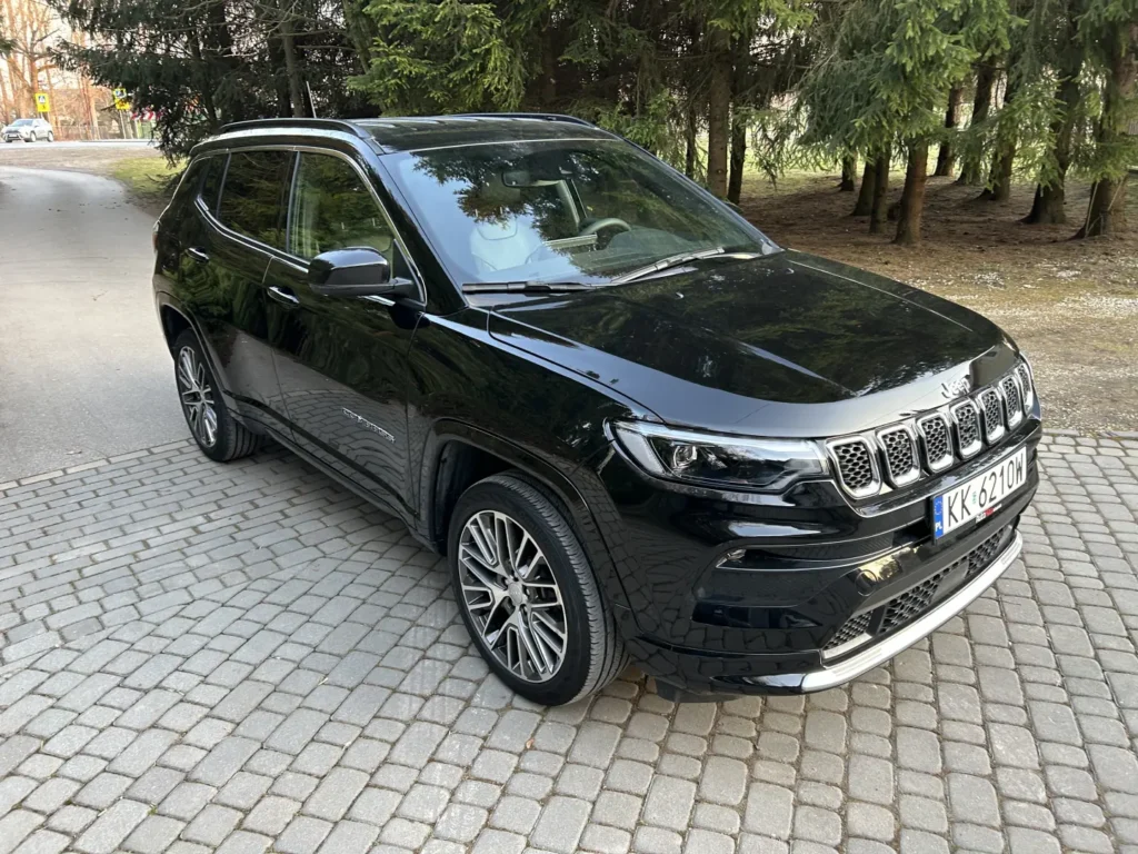 Jeep Compass Limited 2023 przód prawa strona AMUMotors