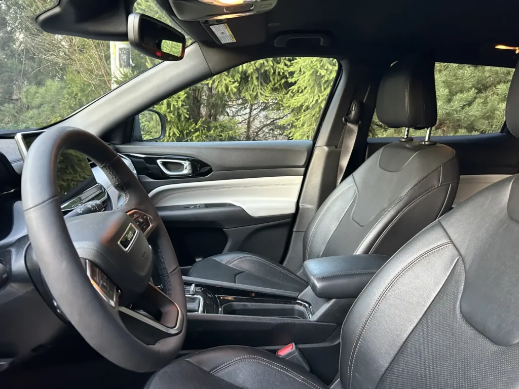 Jeep Compass Limited 2023 wnętrze AMUMotors