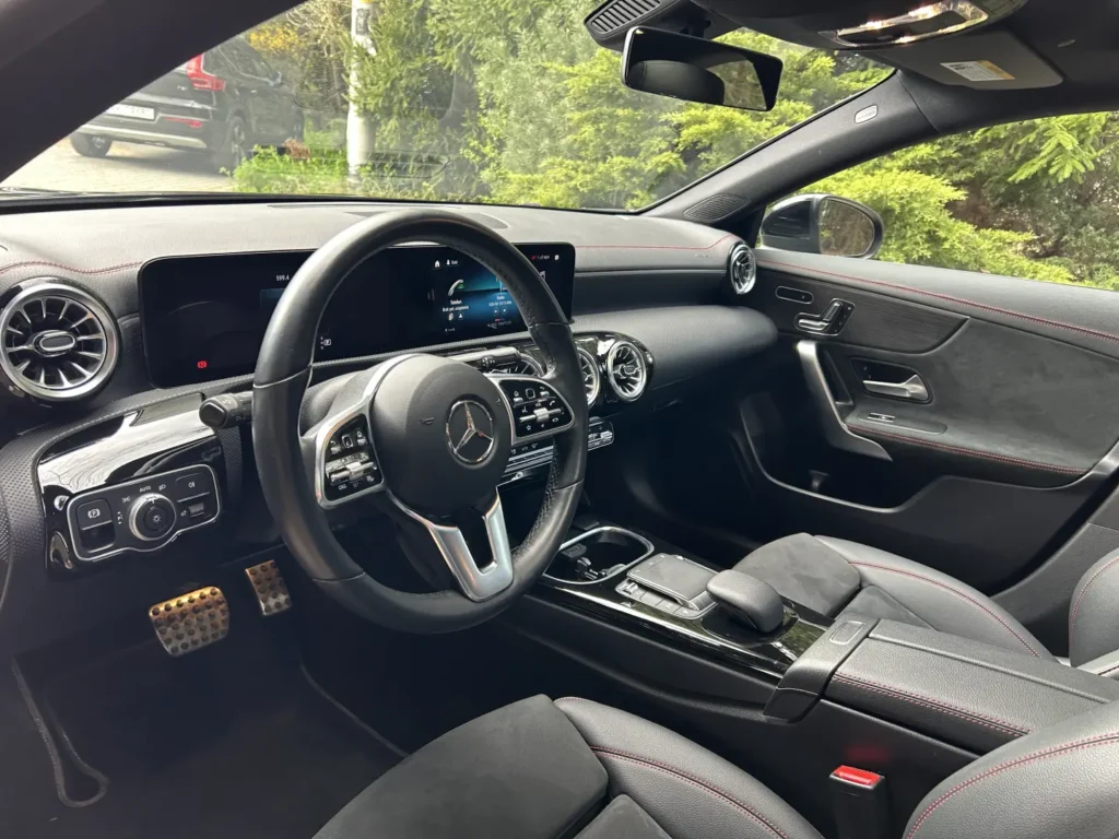 Mercedes-Benz CLA 2023 wnętrze AMUMotors