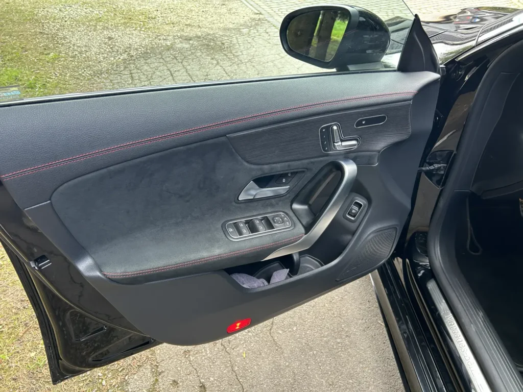Mercedes-Benz CLA 2023 tapicerka drzwi AMUMotors