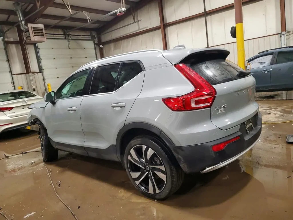 Volvo XC40 2024 Ultimate B5 szary tył lewy AMUMotors