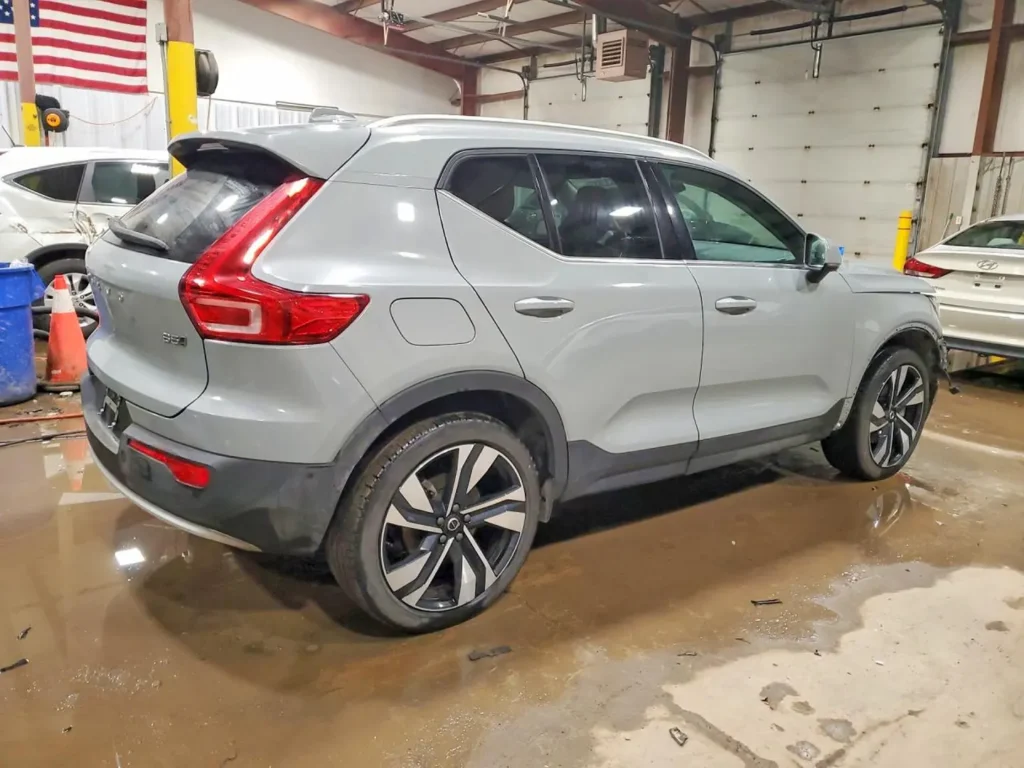 Volvo XC40 2024 Ultimate B5 szary tył prfawy AMUMotors
