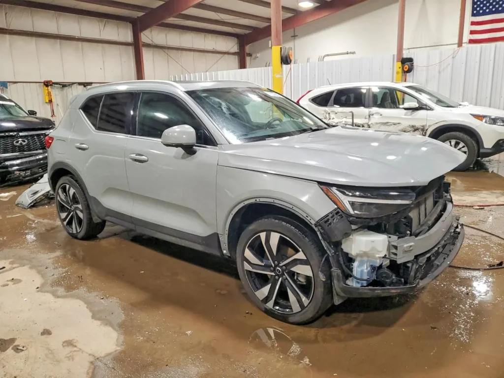 Volvo XC40 2024 Ultimate B5 szary przód prawy AMUMotors