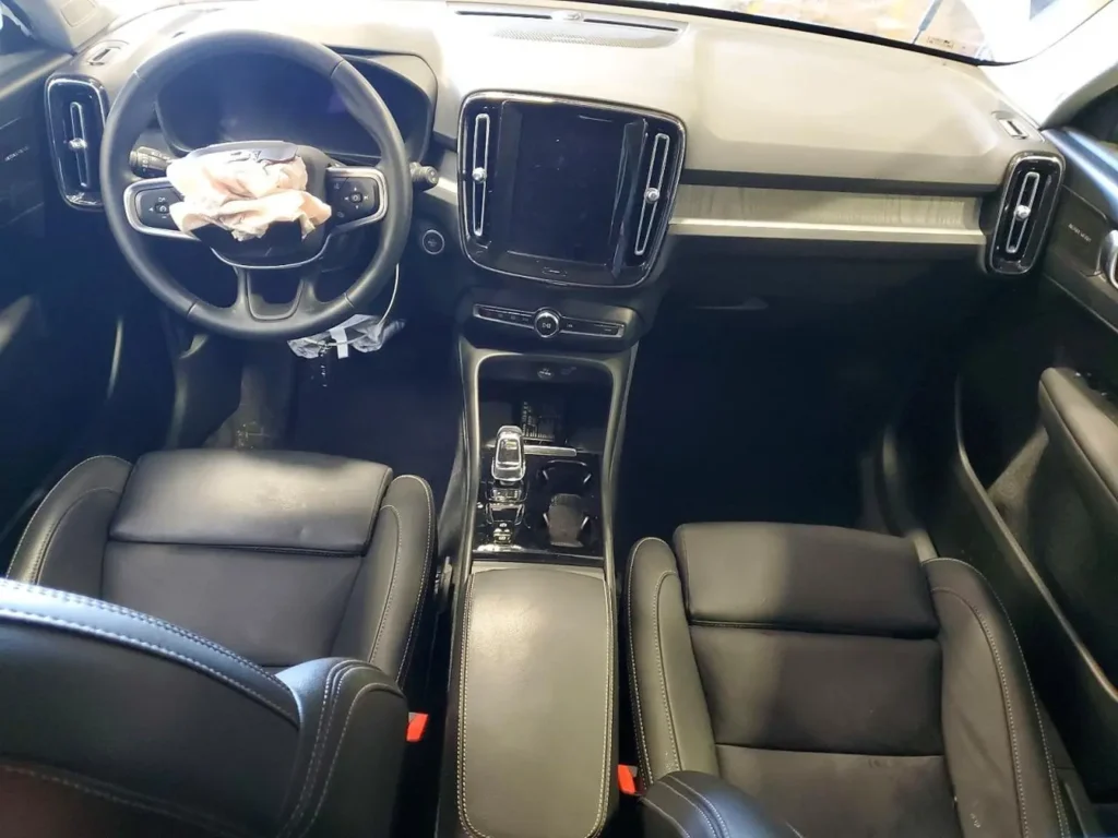 Volvo XC40 2024 Ultimate B5 szary deska rozdzielcza AMUMotors