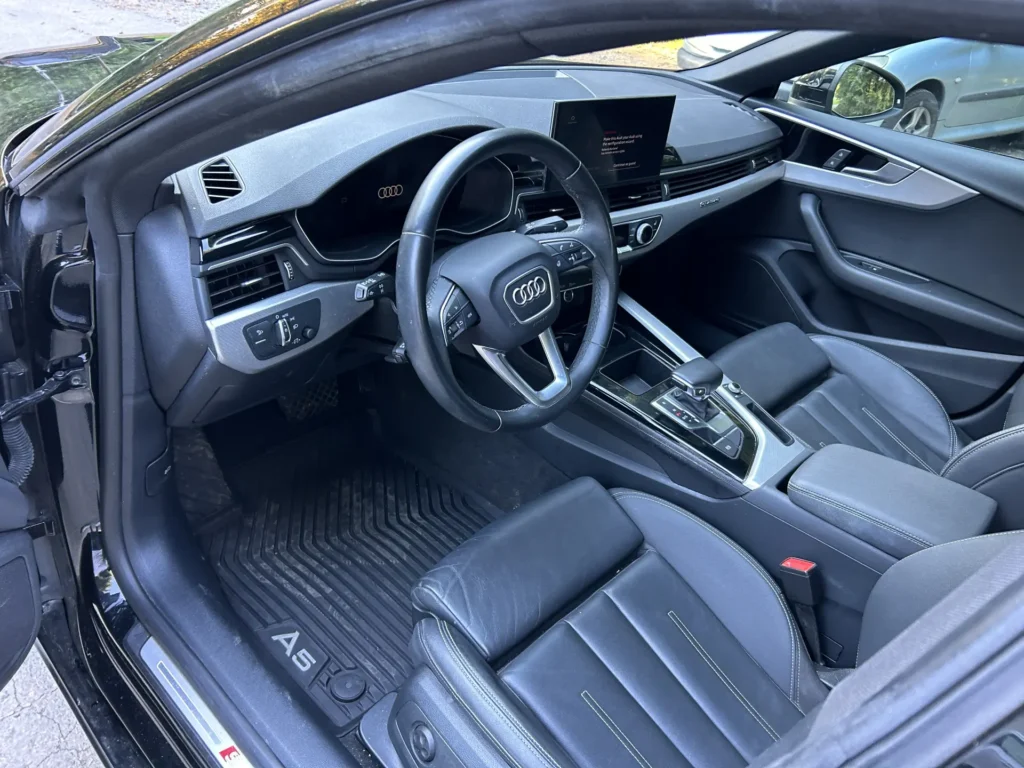 Audi A5 2024 45 TFSi wnętrze kierowca AMUMotors