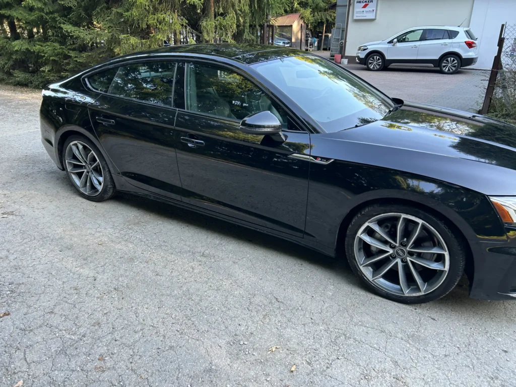 Audi A5 2024 45 TFSi prawa strona AMUMotors