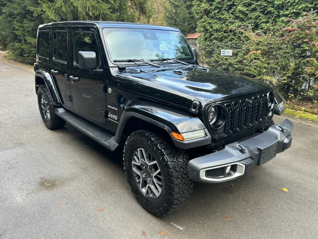 Jeep Wrangler Sahara 2024 Lift prawy przód AMUMotors