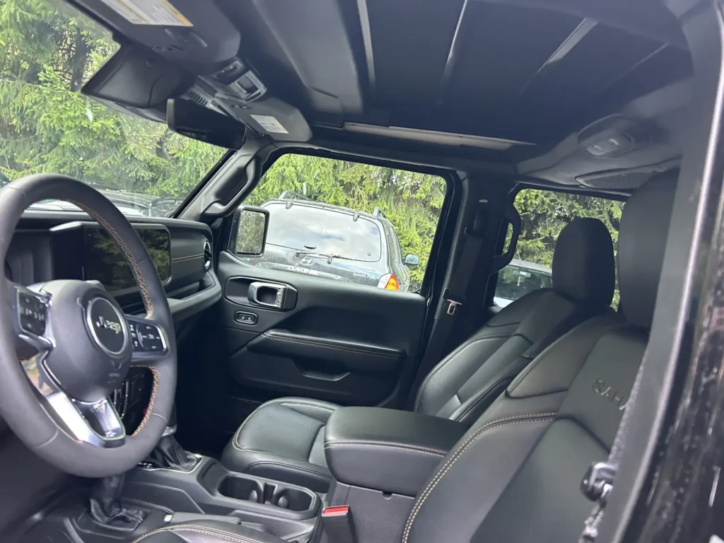 Jeep Wrangler Sahara 2024 Lift wnętrze sufit AMUMotors