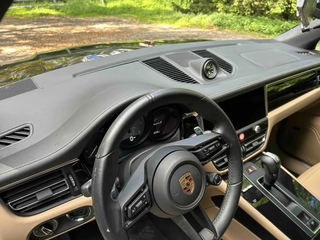 Porsche-Macan-S-Lift kierownica AMUMotors.webp